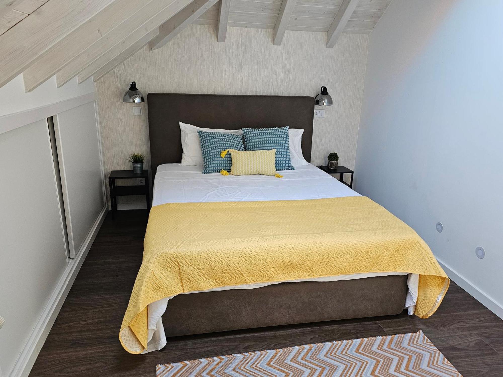 Surfsoul Guesthouse - Bed And Breakfast Peniche Exterior foto