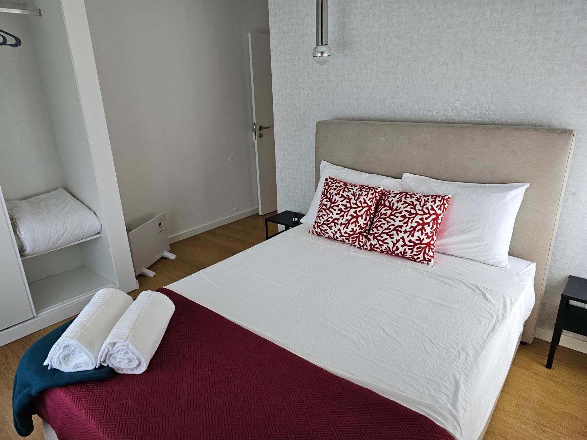 Surfsoul Guesthouse - Bed And Breakfast Peniche Exterior foto